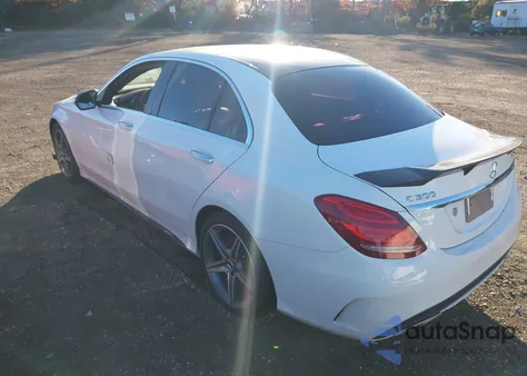 2015 Mercedes-Benz C 300 4Matic/Luxury 4Matic/Sport 4Matic z USA, uszkodzony, nr VIN 55SWF4KB1FU034987